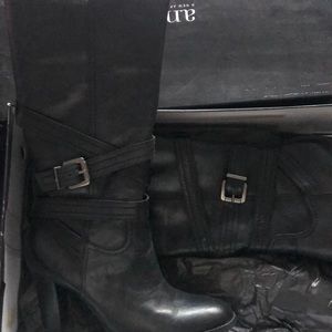 Black heeled boots